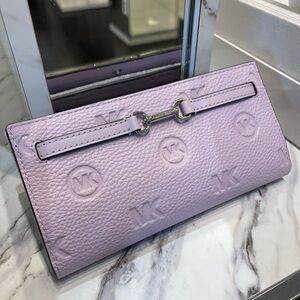 MICHAEL KORS Carson Large Logo Debossed Snap Wallet
Light Quartz 
NWT